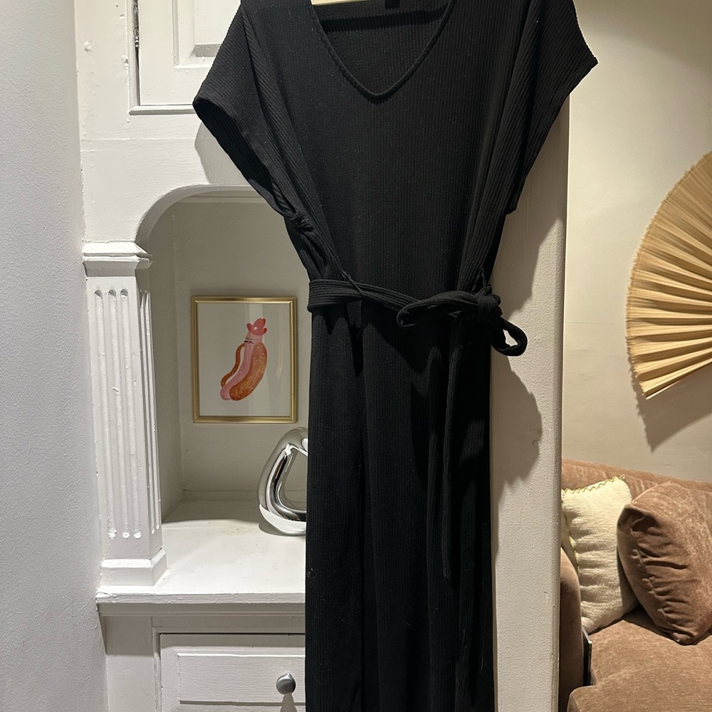Old Navy Black V-Neck belted sweater Midi Dress